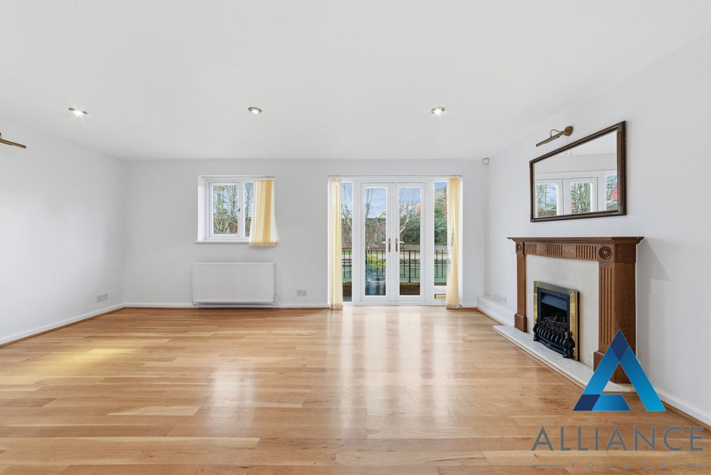 Property photo 2 of 26