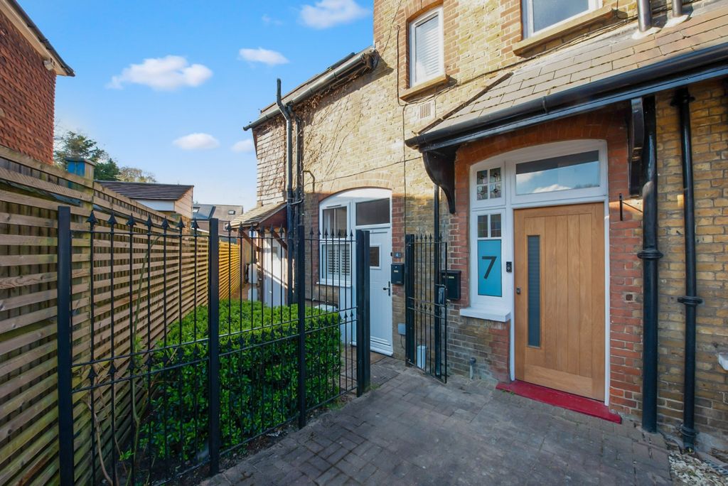 Property photo 2 of 17 4079506