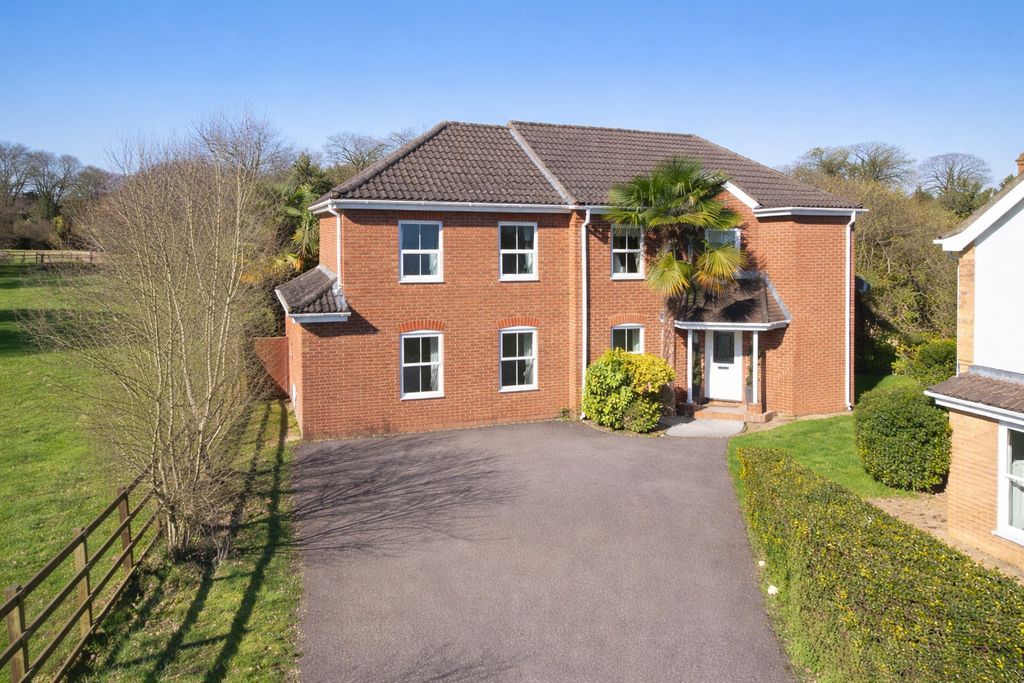 Property photo 1 of 25 Photo 16