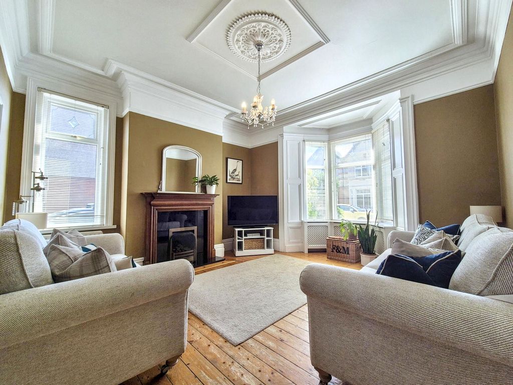 Property photo 2 of 33