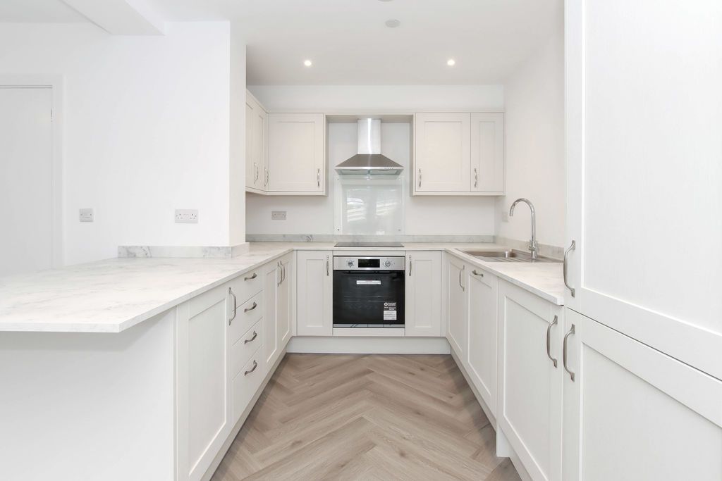 Property photo 3 of 13 Photo 6