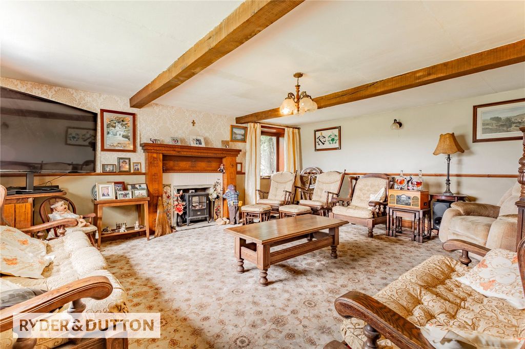 Property photo 2 of 16 Lounge