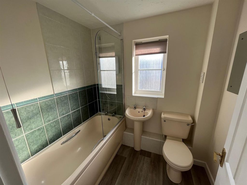 Property photo 2 of 14 Bathroom 1