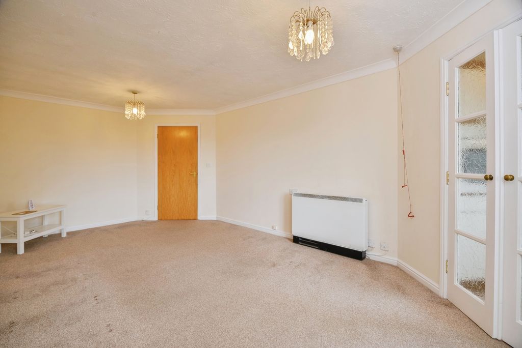 Property photo 3 of 11 Living Room