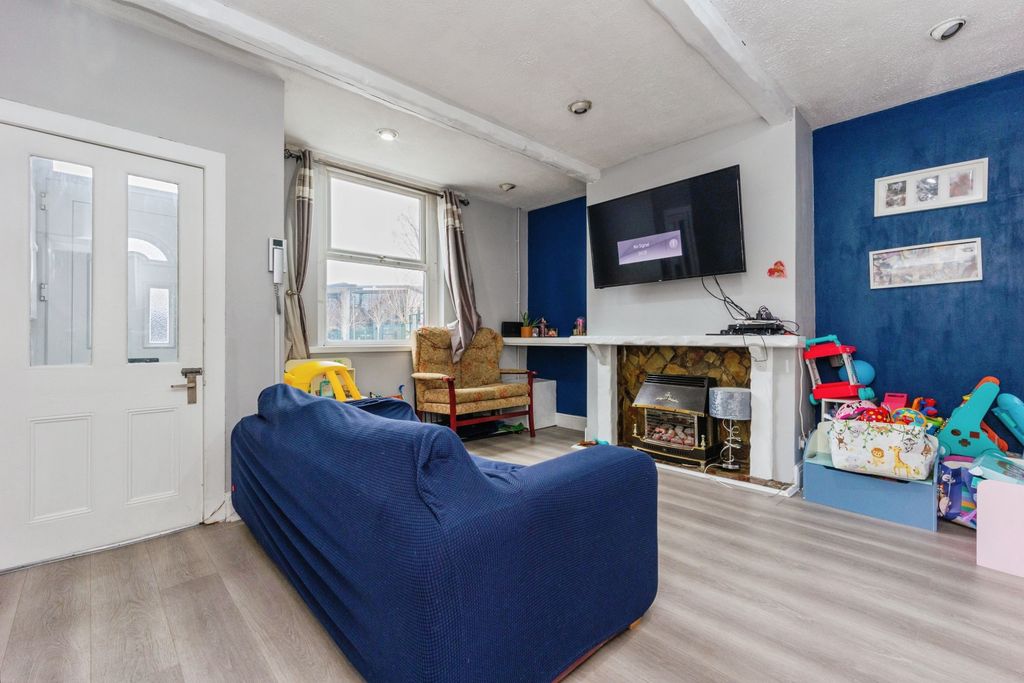 Property photo 2 of 15