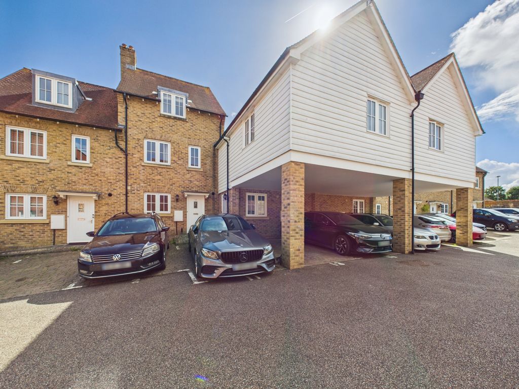 Property photo 1 of 11 15 Flagstaff Court, Canterbury, Kent, Ct1 3Ha