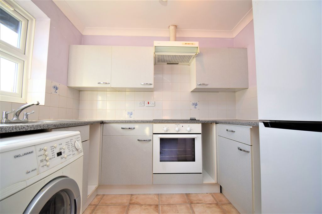 Property photo 2 of 9 Photo 02