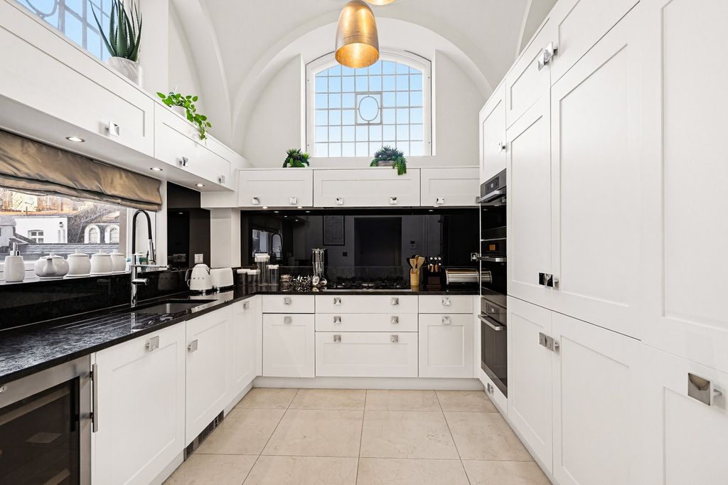 Property photo 2 of 15 Kitchen