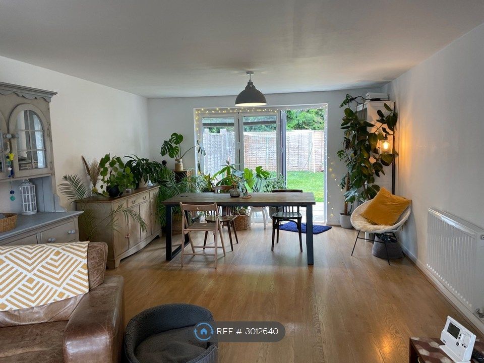 Property photo 2 of 23 Lounge