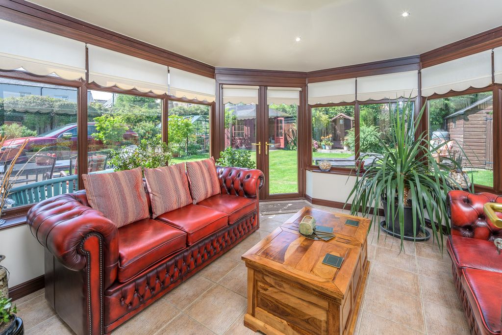 Property photo 2 of 40 Conservatory-1