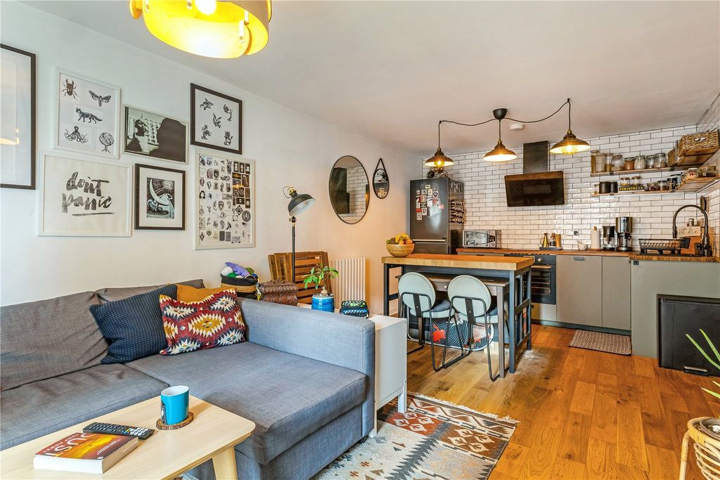 Property photo 2 of 14 Lounge/Kitchen