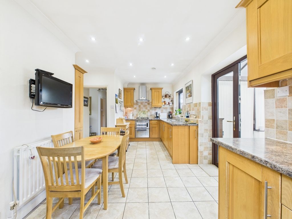 Property photo 3 of 21 Breakfast/Kitchen