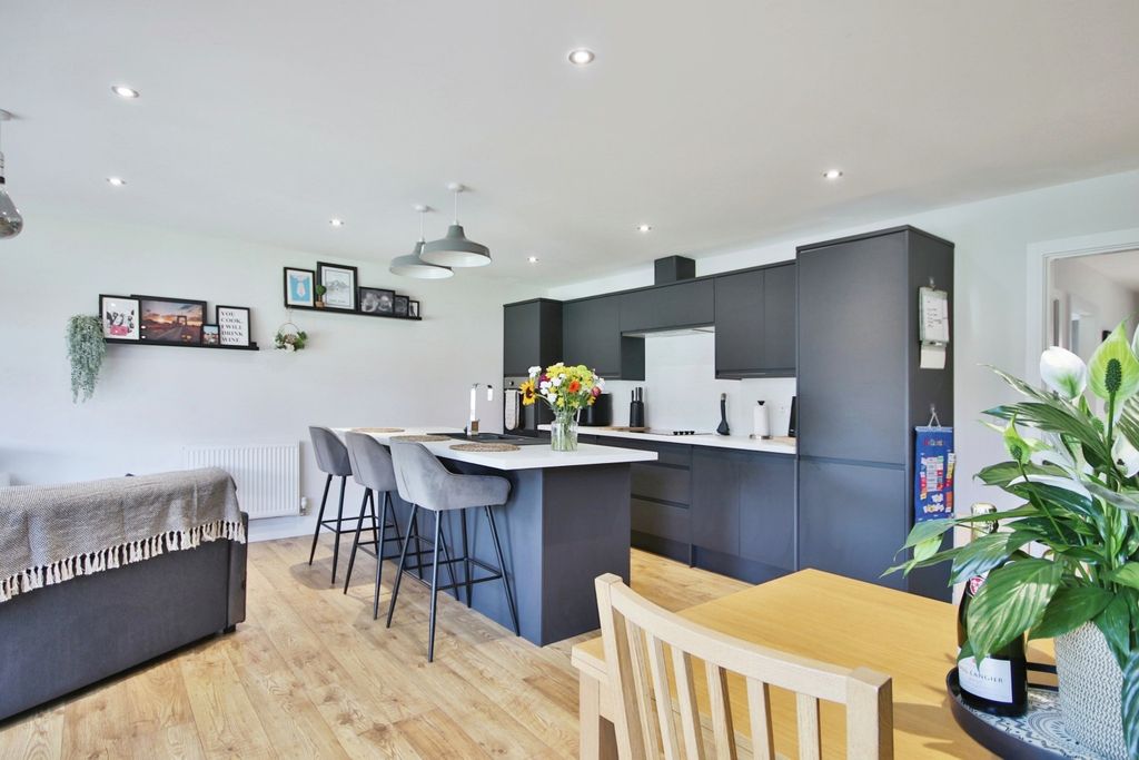 Property photo 2 of 17 3508956