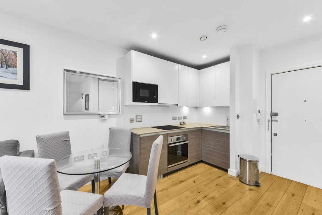 Property photo 2 of 10 Tryon Apartments