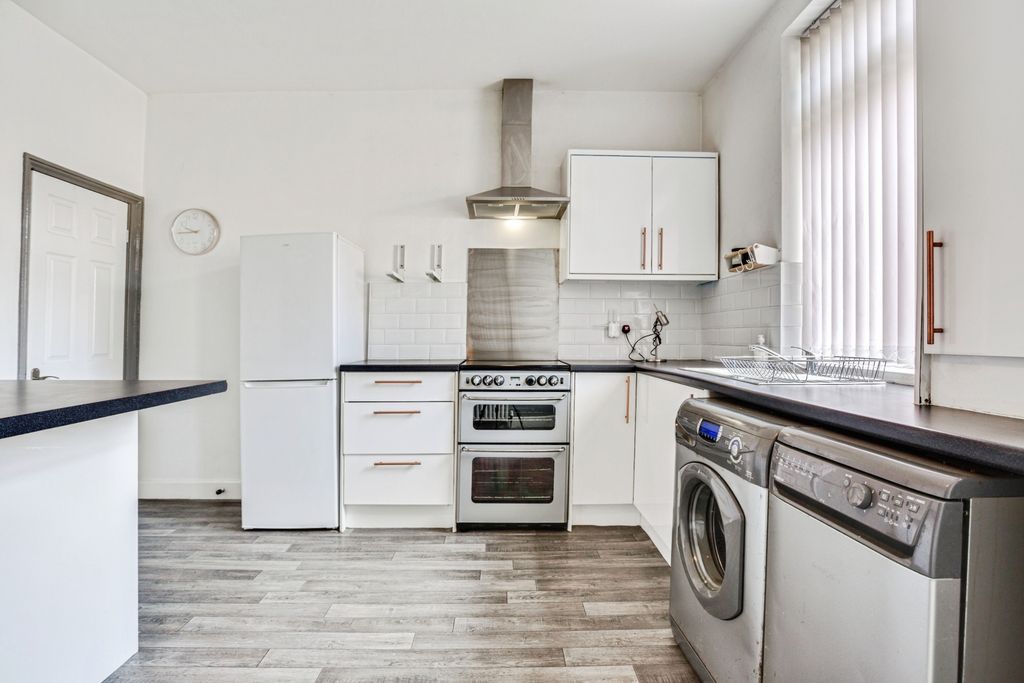 Property photo 2 of 15 Kitchen/Dining Room