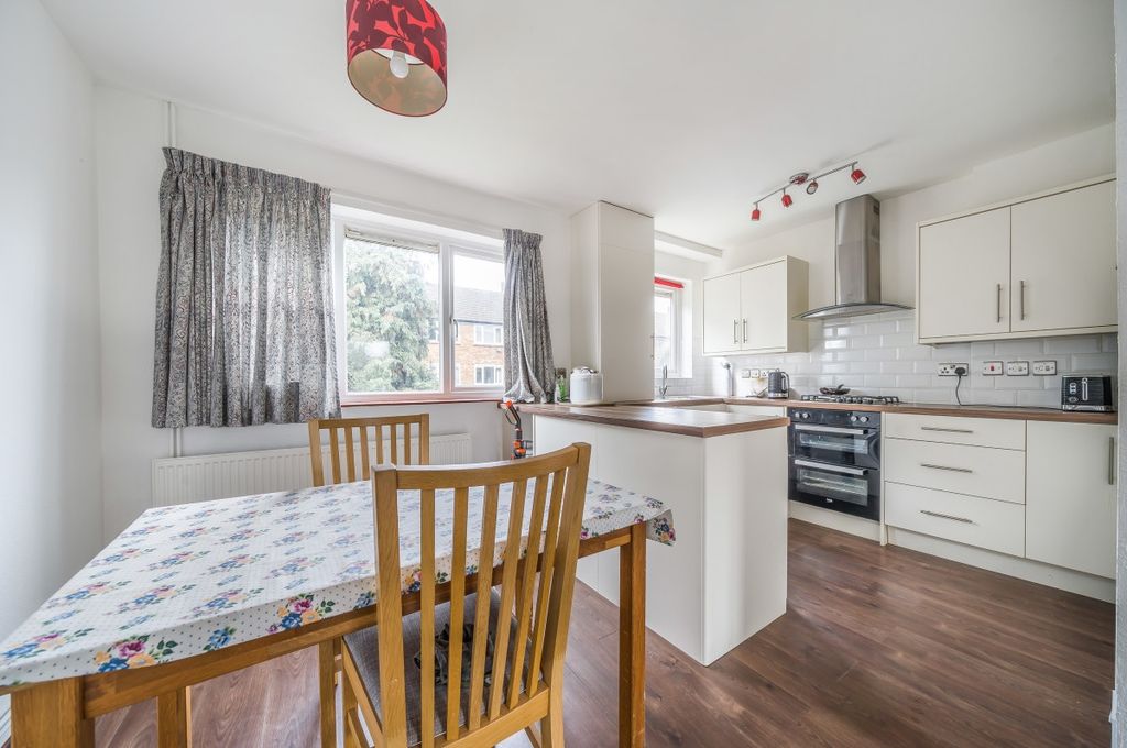 Property photo 2 of 9 Kitchen