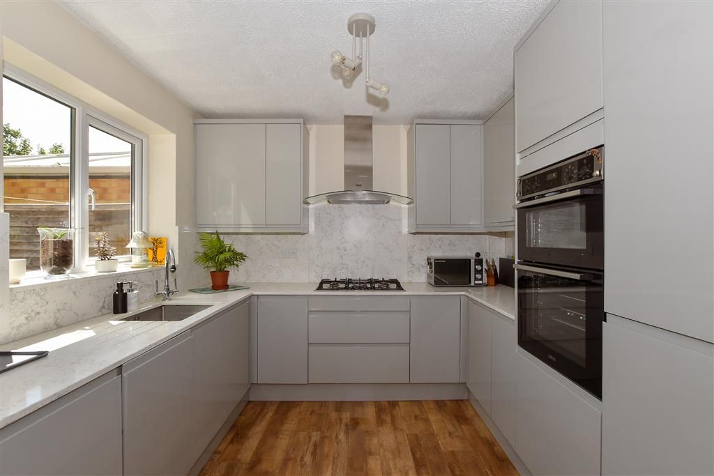 Property photo 1 of 19 Kitchen