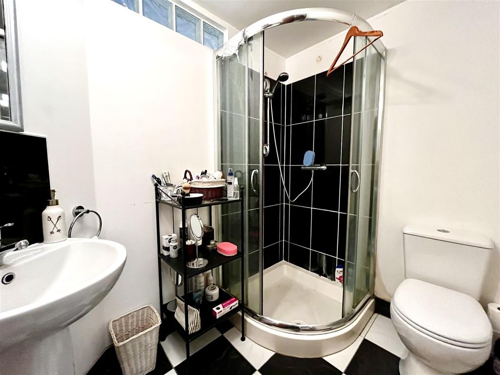 Additional image 8 of 4 bed flat for saleMarket Place, Coleford GL16