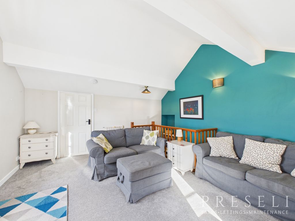 Property photo 3 of 15 Cam05119G0-Pr0072-Still011