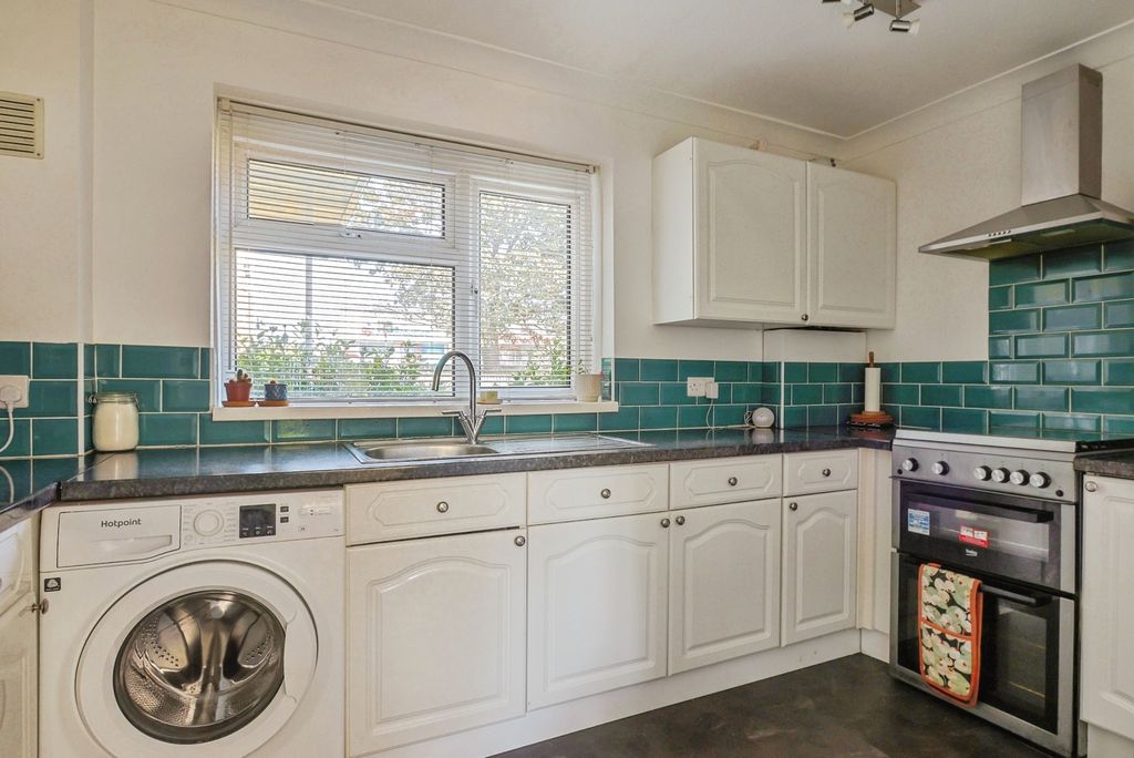Property photo 3 of 14 Kitchen