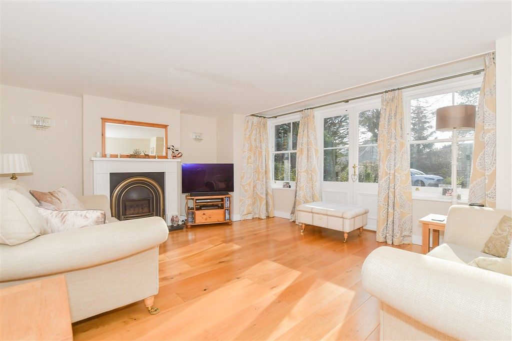 Property photo 2 of 23 Lounge