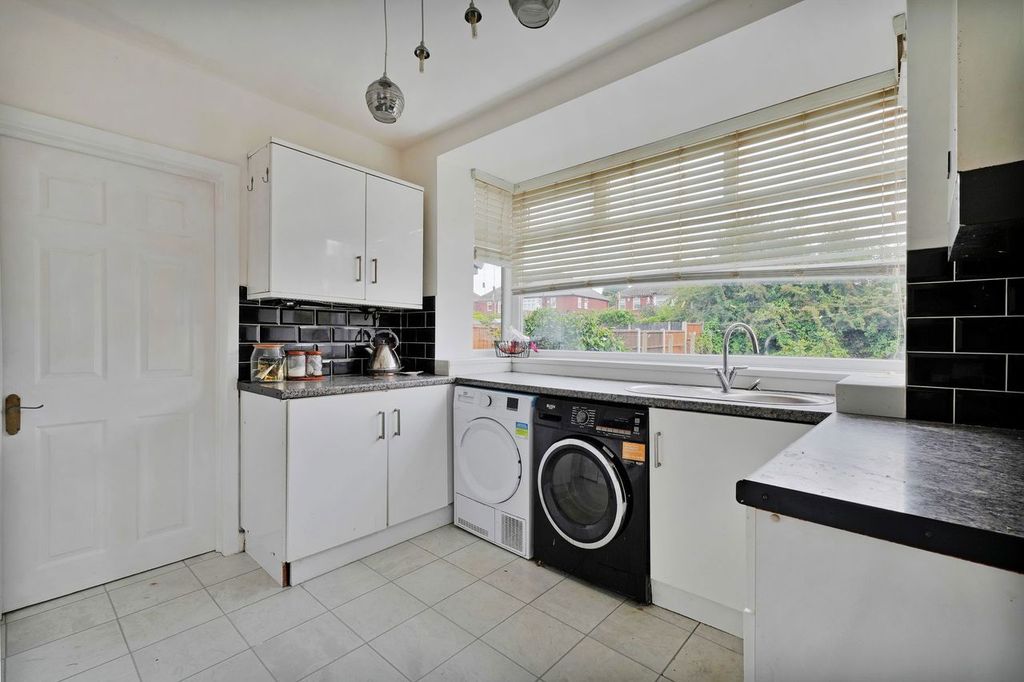 Property photo 3 of 28