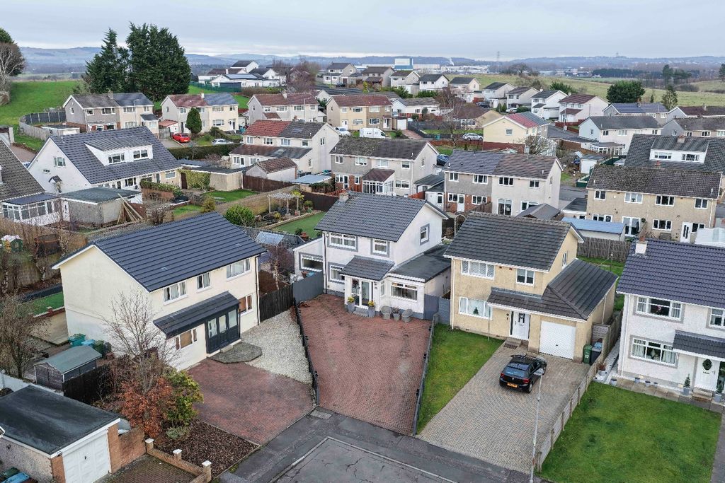 Property photo 1 of 32 4712161