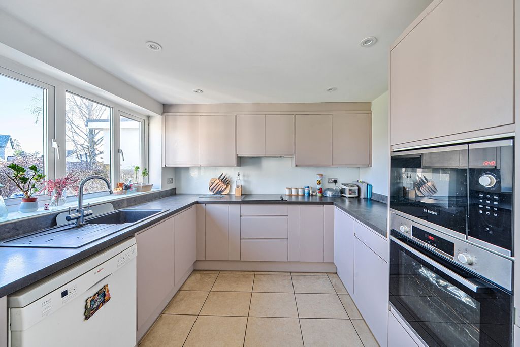 Property photo 3 of 21 1417375-13-699Db0...