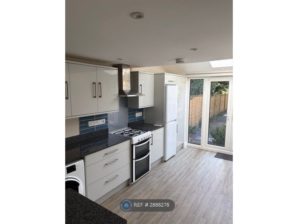 Property photo 3 of 9 Kitchen