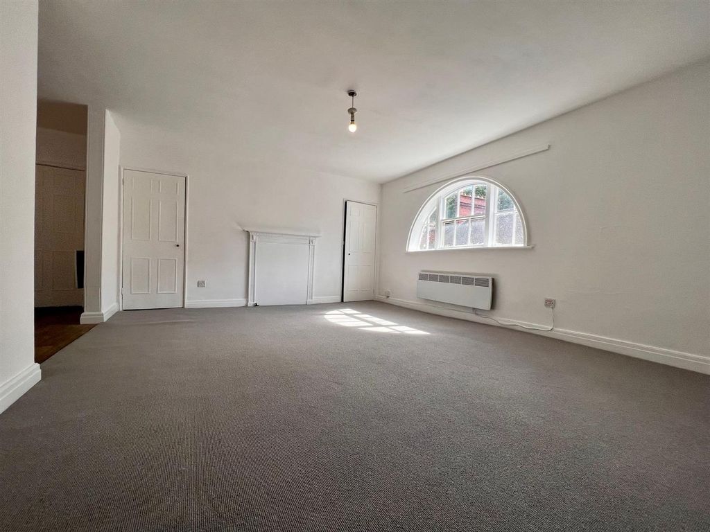 Property photo 3 of 7 3c Gillygate 5.Jpg