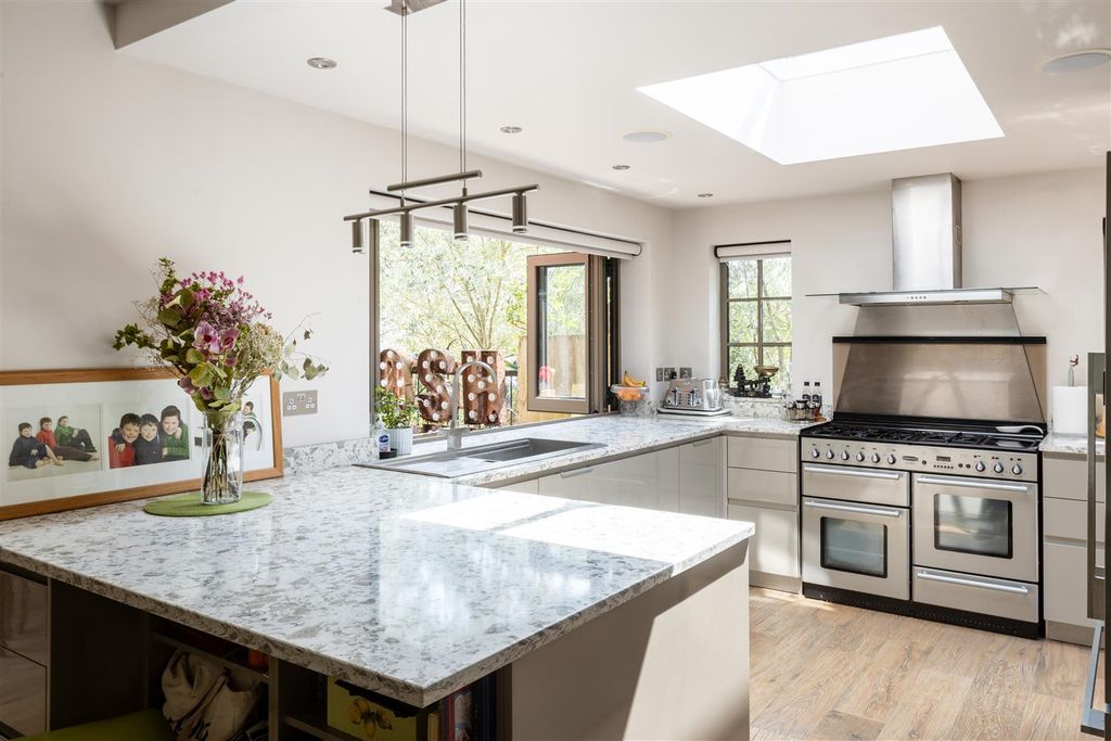 Property photo 3 of 47