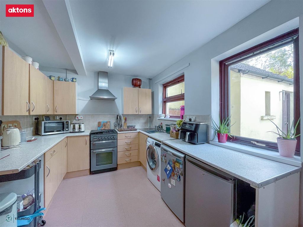 Property photo 2 of 21 Img_3574 Copy.Jpg