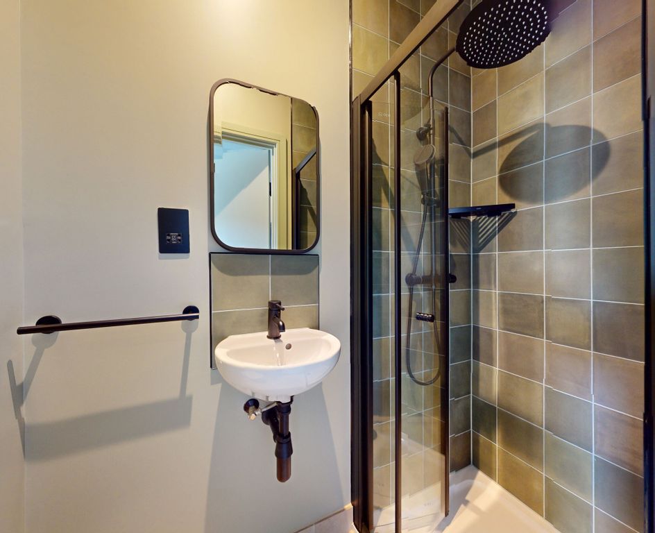 Property photo 3 of 12 Bathroom