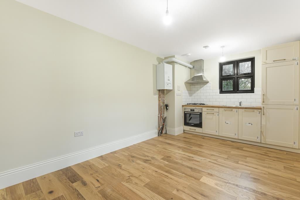 Property photo 3 of 11 Kitchen