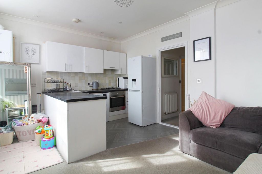 Property photo 3 of 6 Img_2411_Inpixio.Jpg