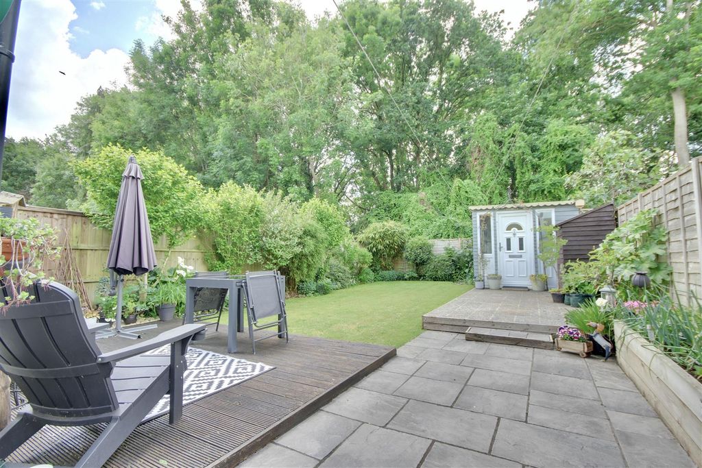 Property photo 3 of 24 Garden