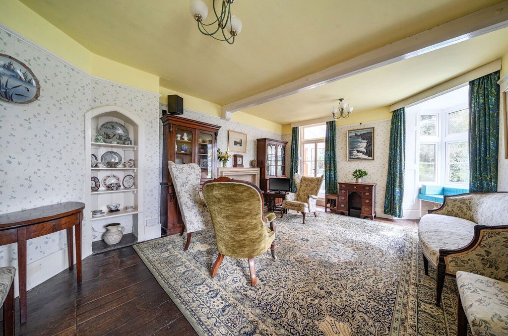 Property photo 3 of 13 Sitting Room