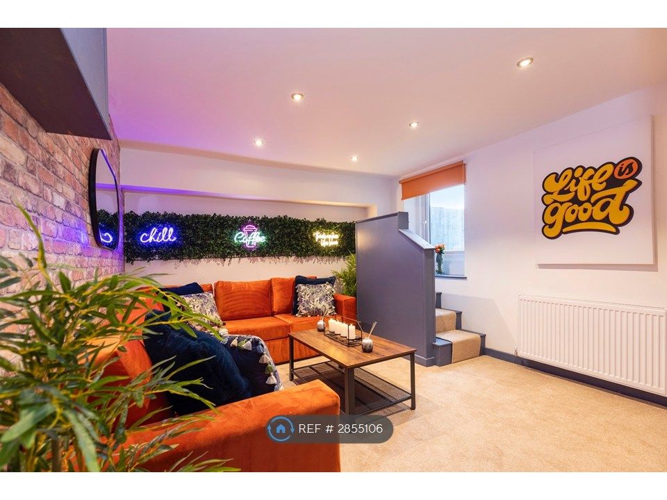 Property photo 1 of 35 Living Room