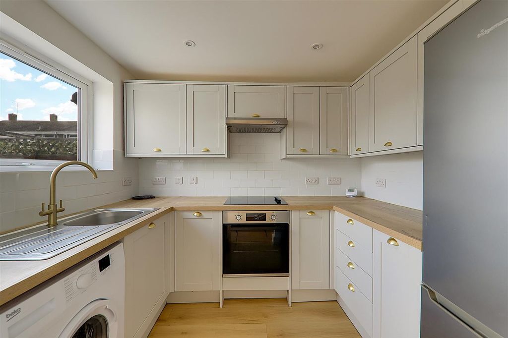 Property photo 2 of 13 Img_3141-Img_3143.Jpg