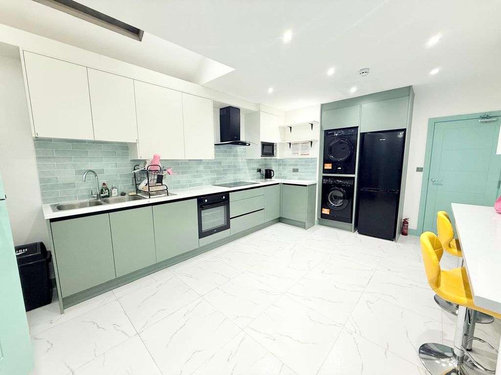 Additional image 12 of 6 bed shared accommodation to rentFrindsbury Road, Rochester Strood ME2