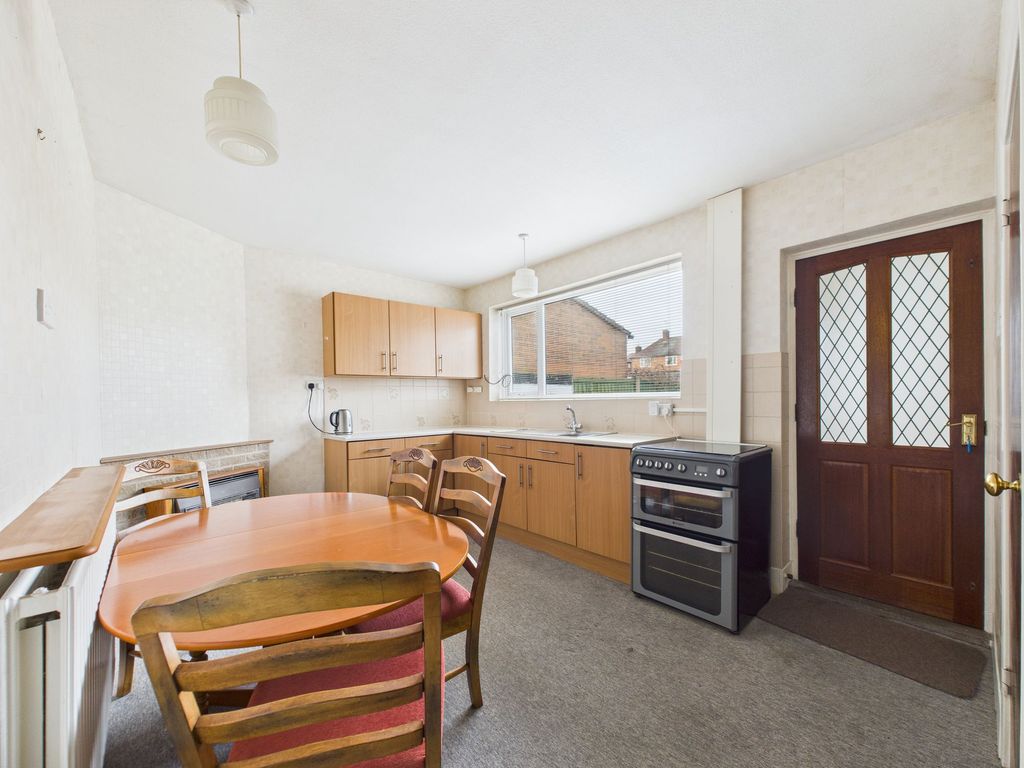 Property photo 3 of 17 Dining Kitchen