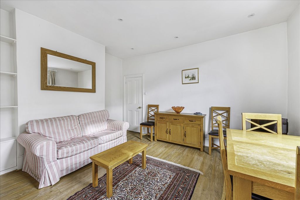 Property photo 3 of 7 Reception