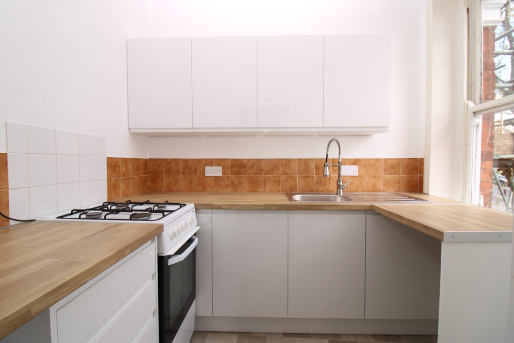 Property photo 1 of 9 Kitchen