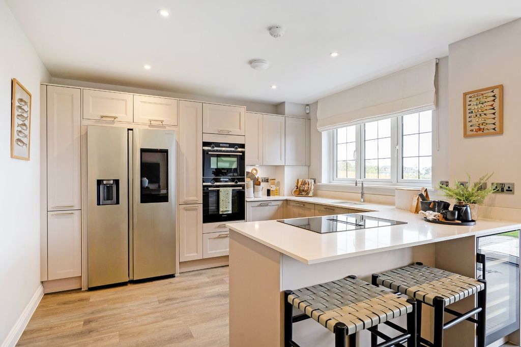 Property photo 3 of 13 Kitchen