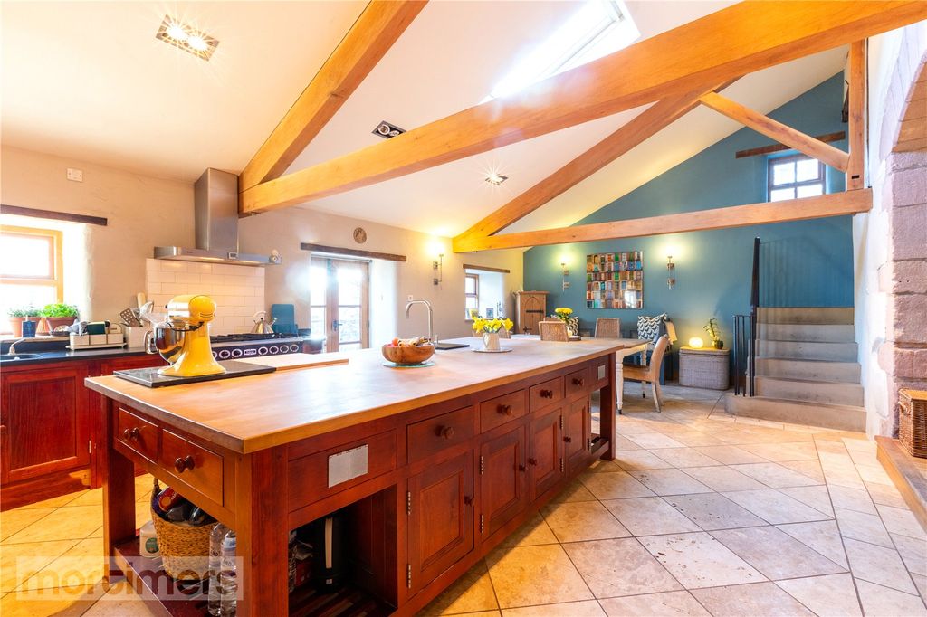 Property photo 3 of 39 Kitchen