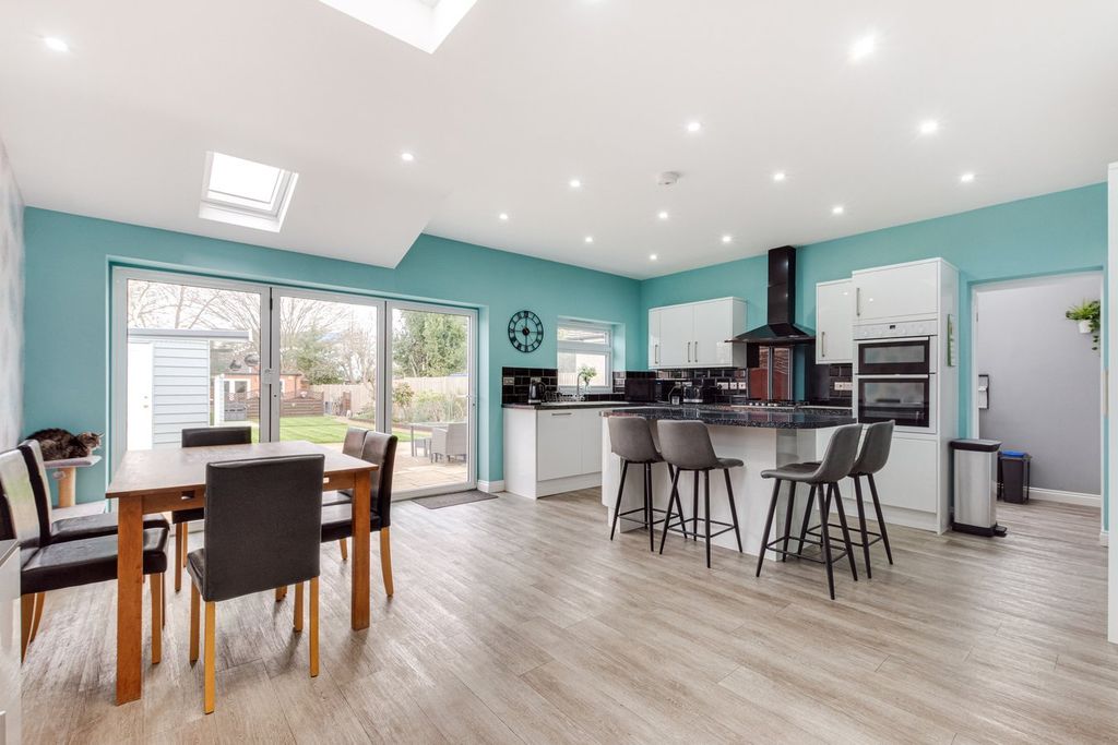 Property photo 1 of 27