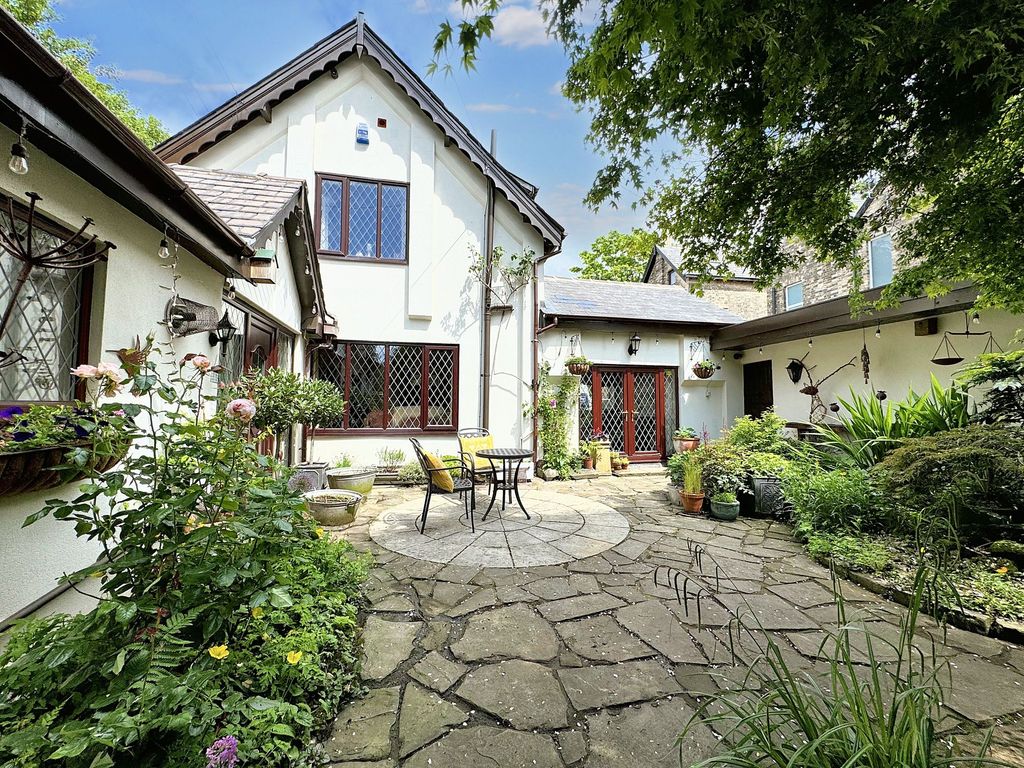Property photo 1 of 31