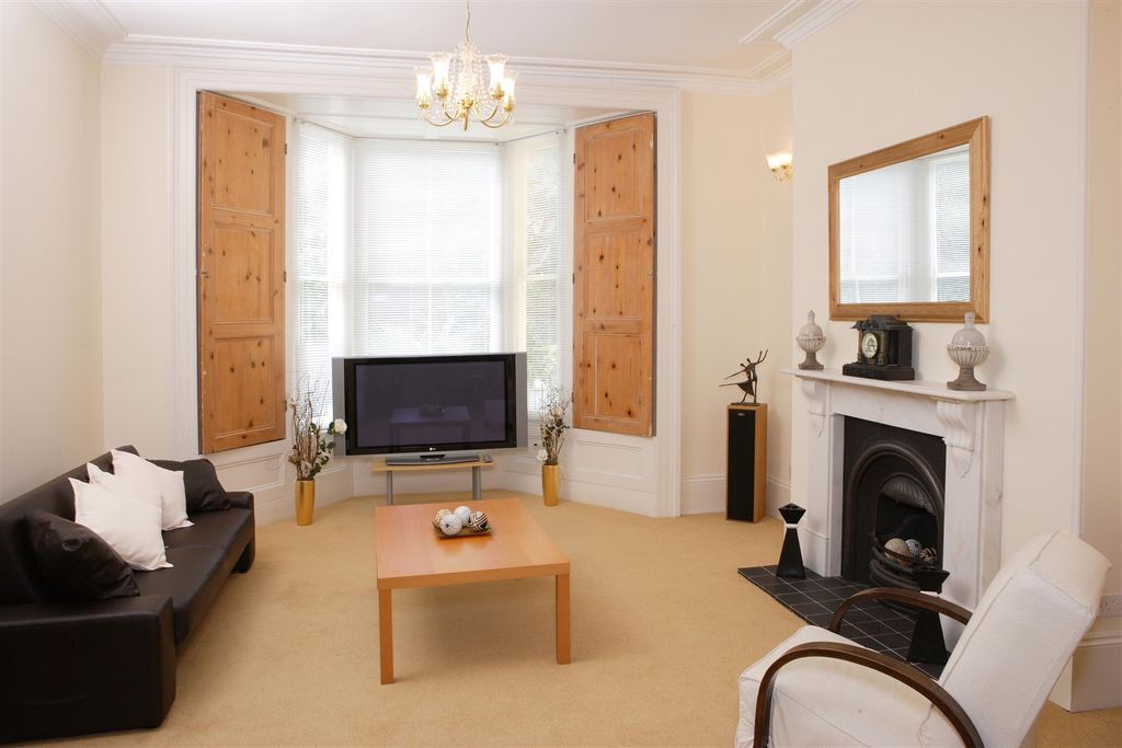 Property photo 2 of 26 Lounge