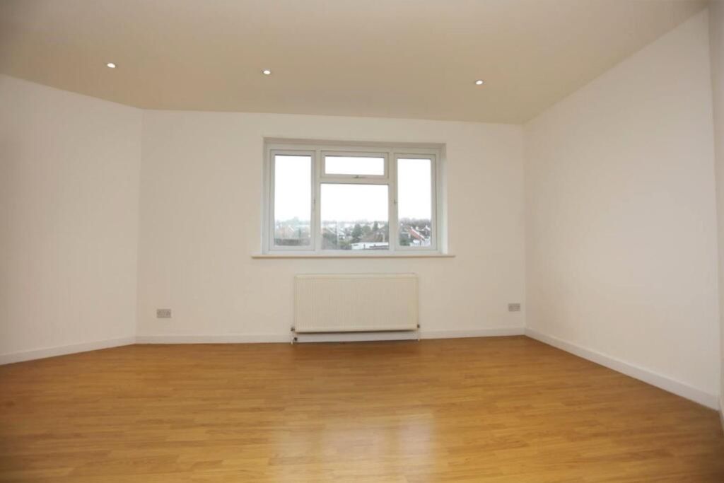 Property photo 3 of 11 F6E628653A3Ffd08822c316c674440Fe