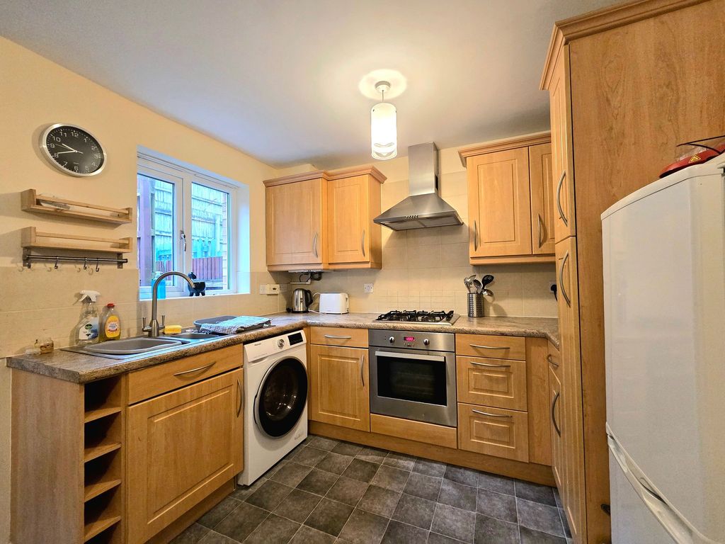 Property photo 3 of 16 Kitchen